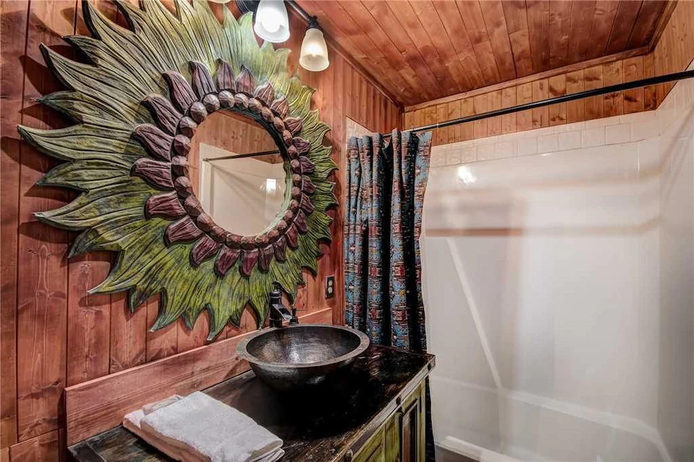 A Climbing Cub Cabin