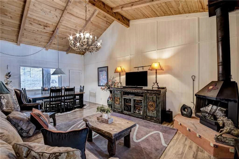 A Climbing Cub Cabin