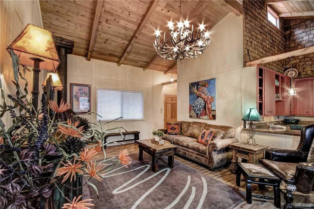 A Climbing Cub Cabin