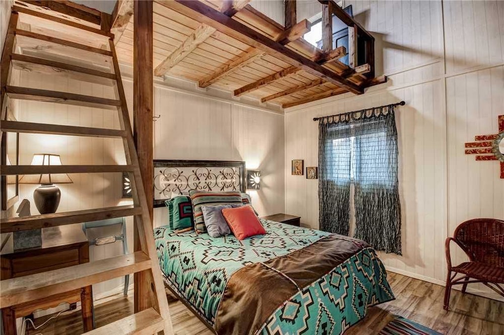 A Climbing Cub Cabin