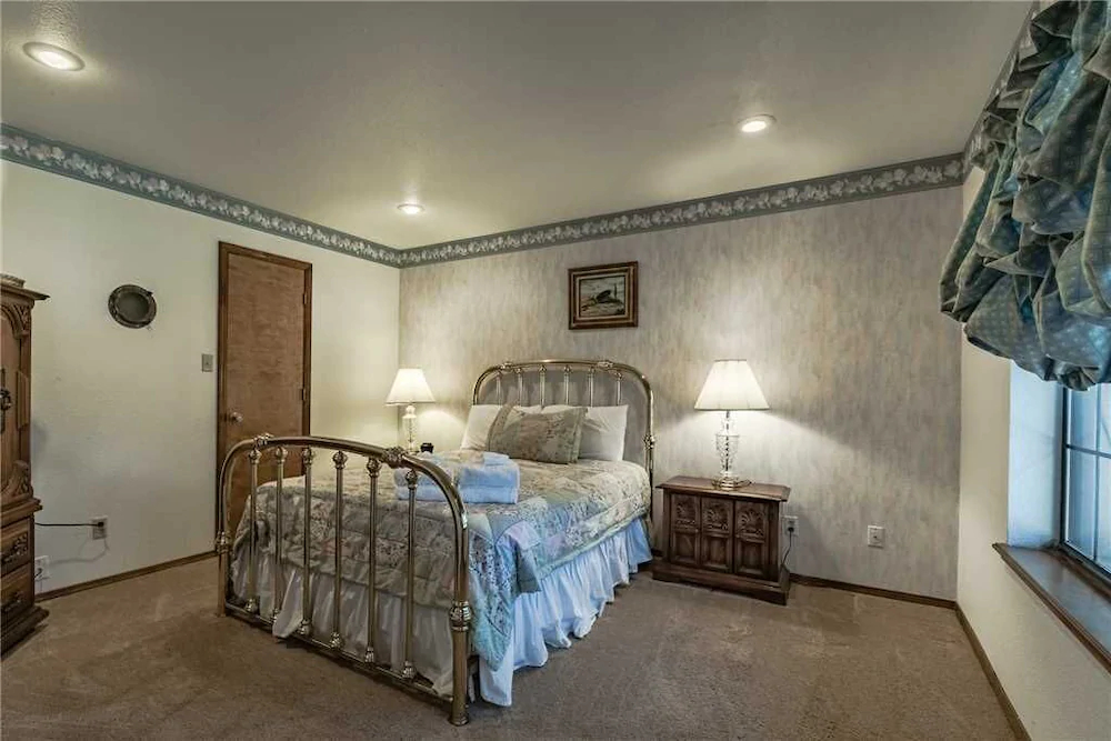 Christi and Don's Nuthouse