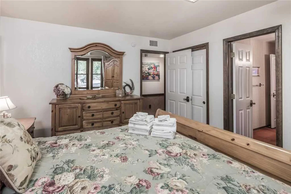 White Mountain Chateau