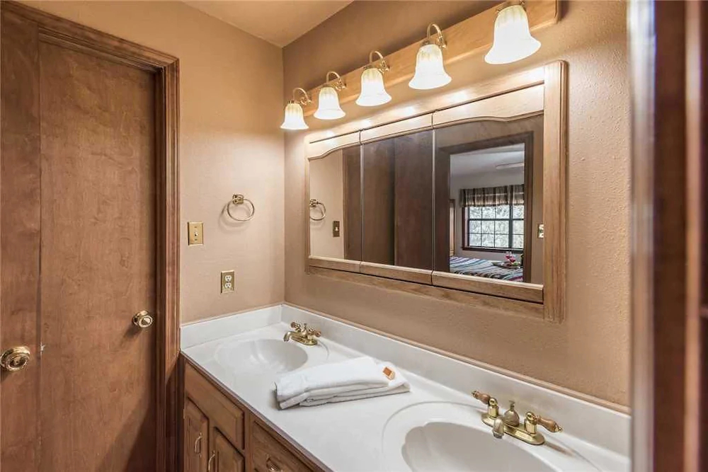 Lindley's Valley View