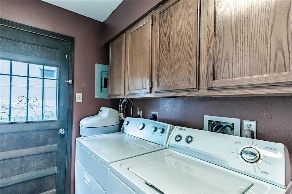 Mustang Hideaway Cabin