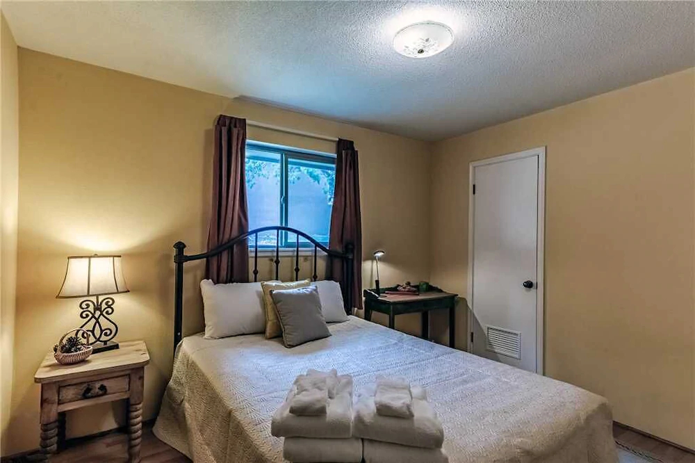 Mustang Hideaway Cabin