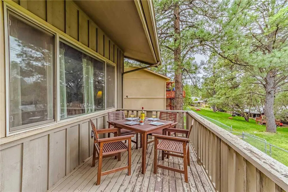 Mustang Hideaway Cabin