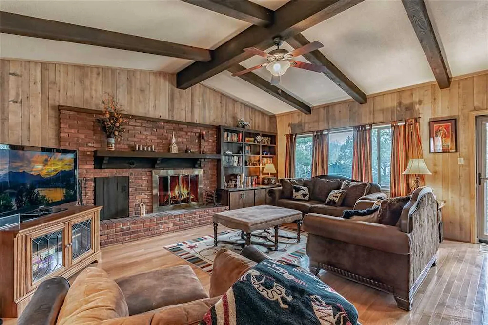 Mustang Hideaway Cabin