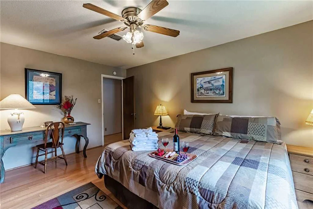 Mustang Hideaway Cabin