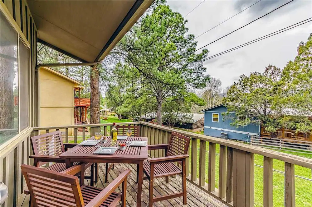 Mustang Hideaway Cabin