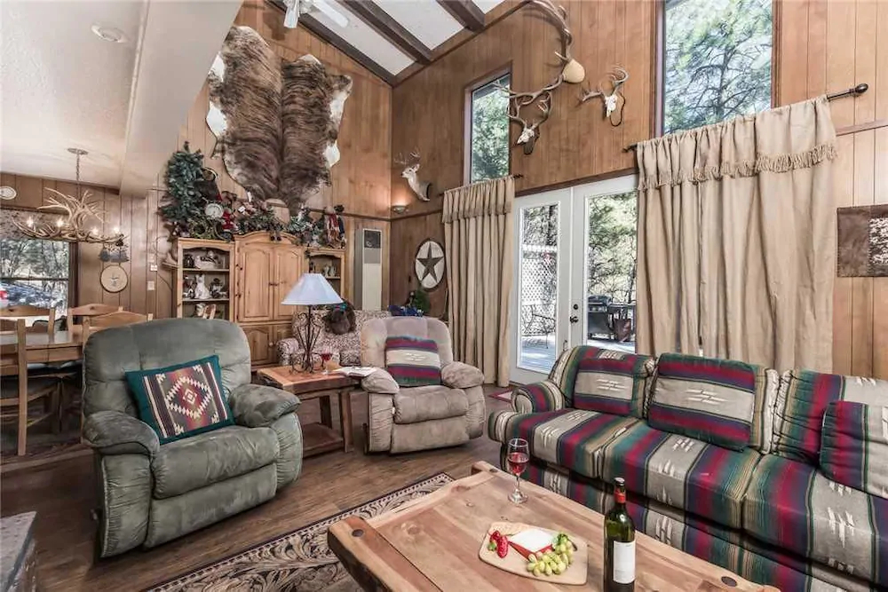 Tis Holiday Haus