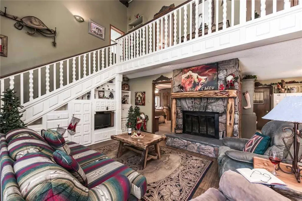Tis Holiday Haus