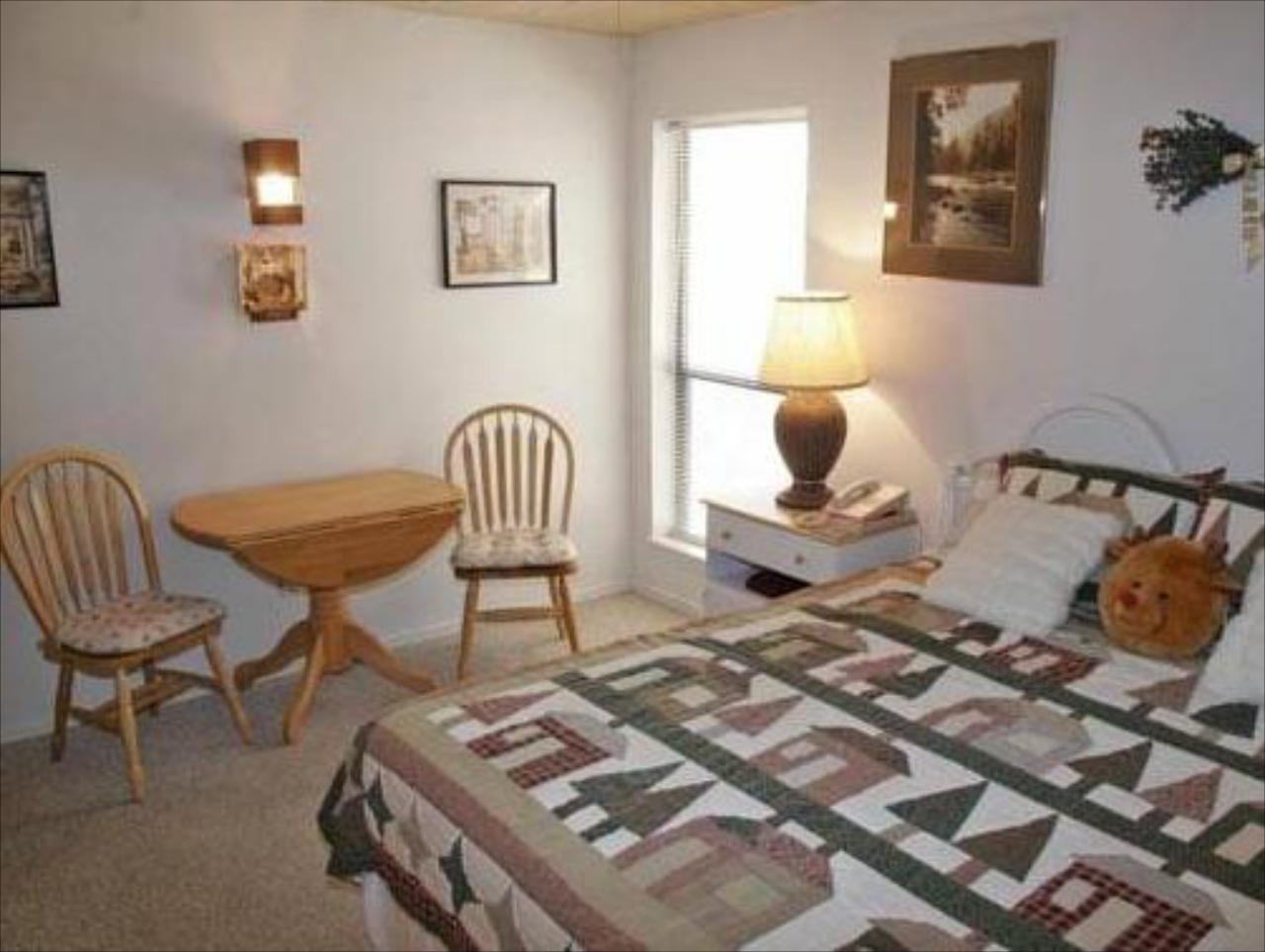 Village Lodge Suites