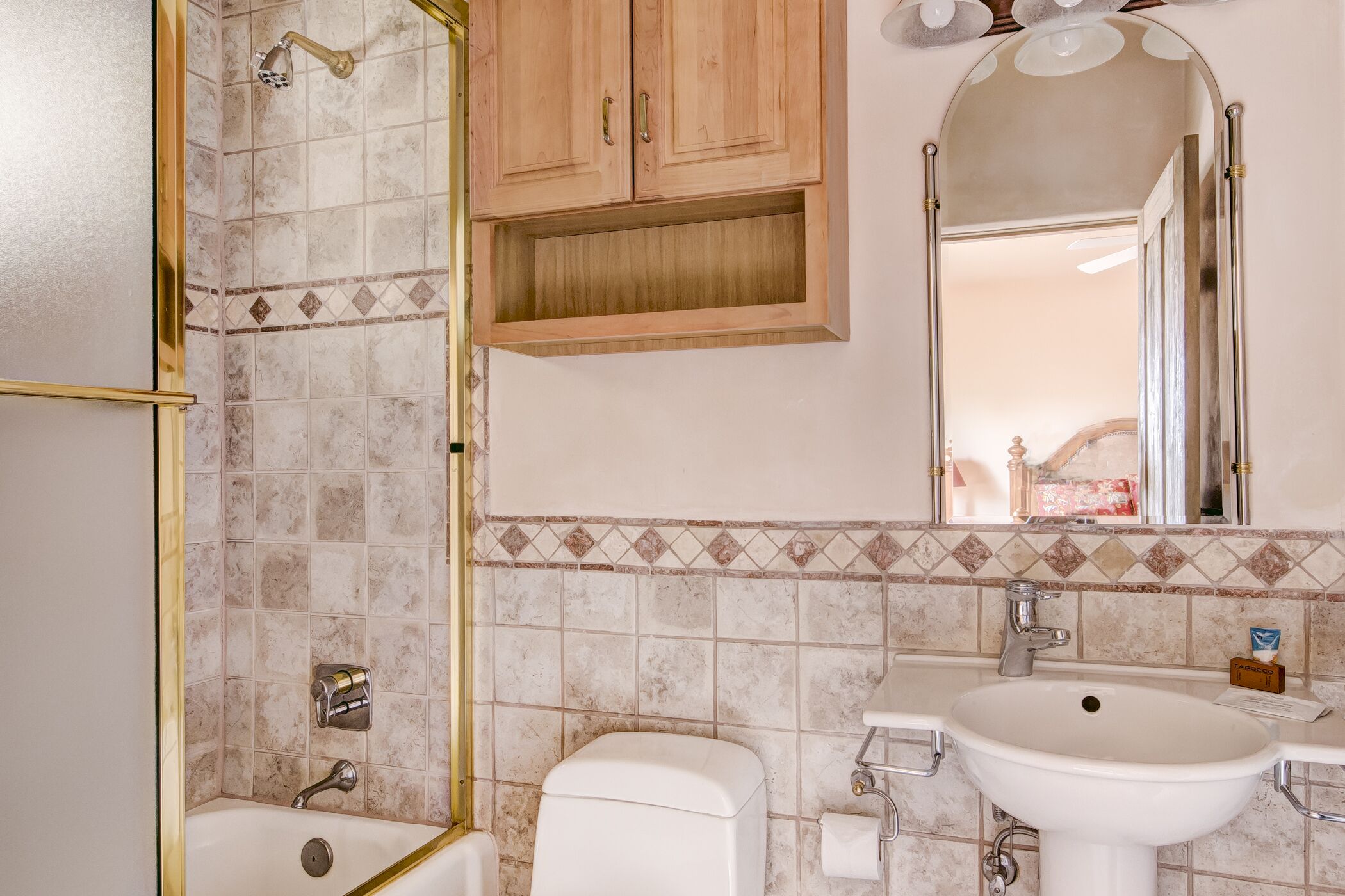 Dorthia Garden Retreat and Views