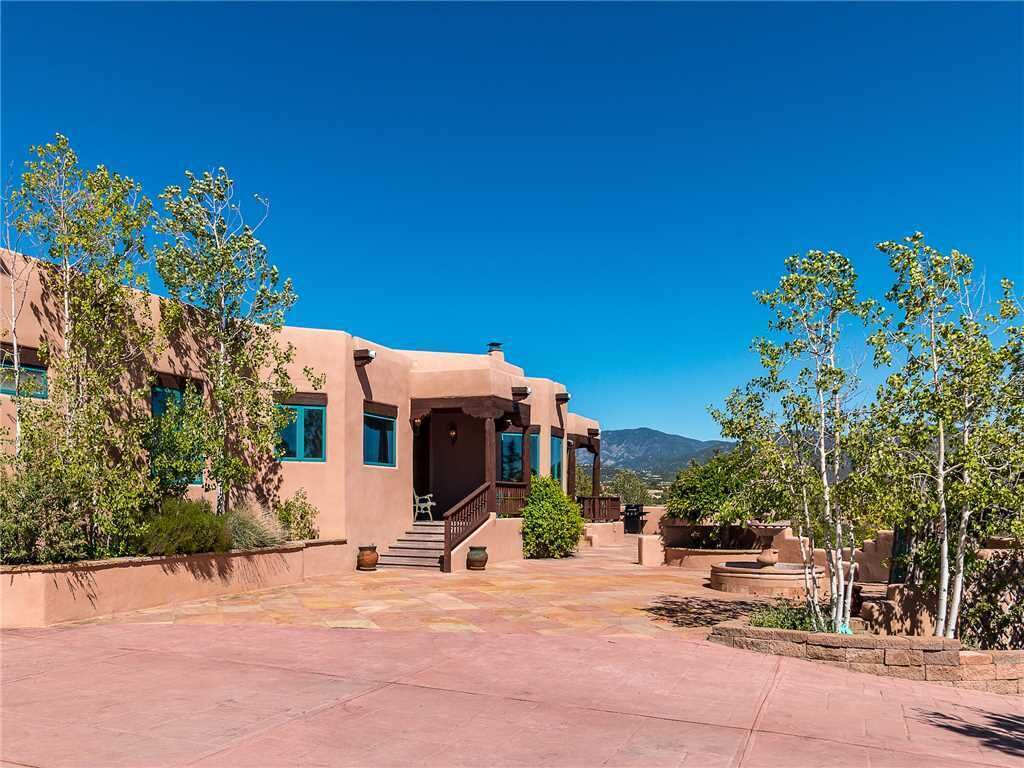 Dorthia Garden Retreat and Views