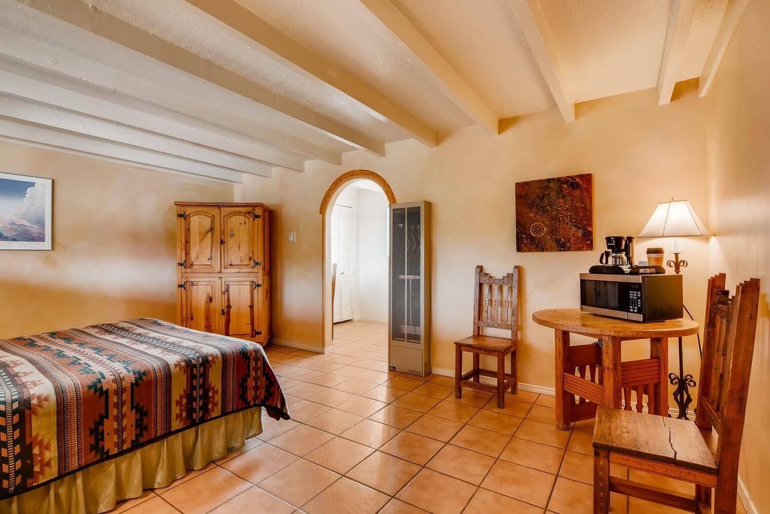 Hotel Pecos Trail Inn