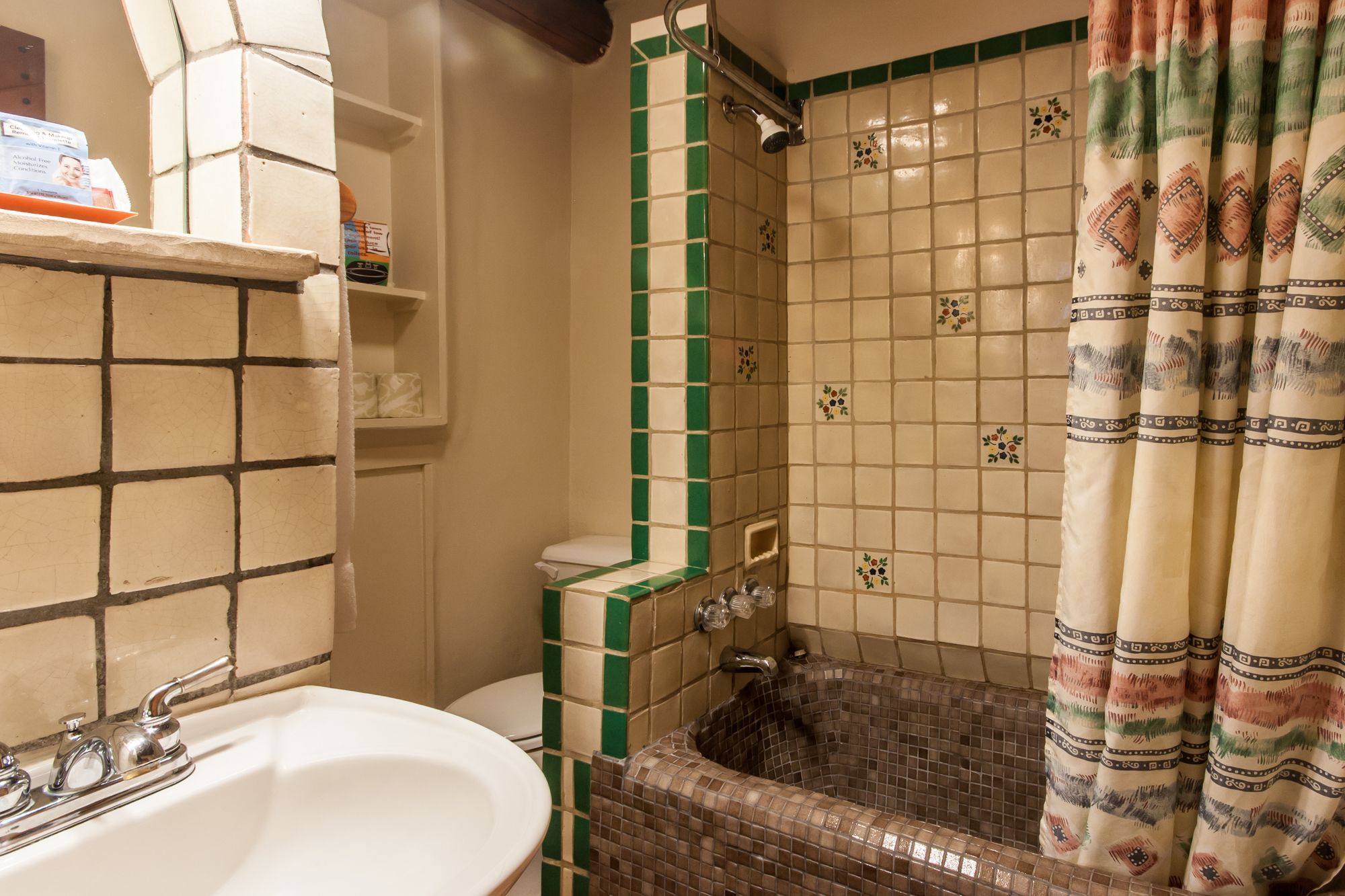 Pueblo Bonito B&B Inn