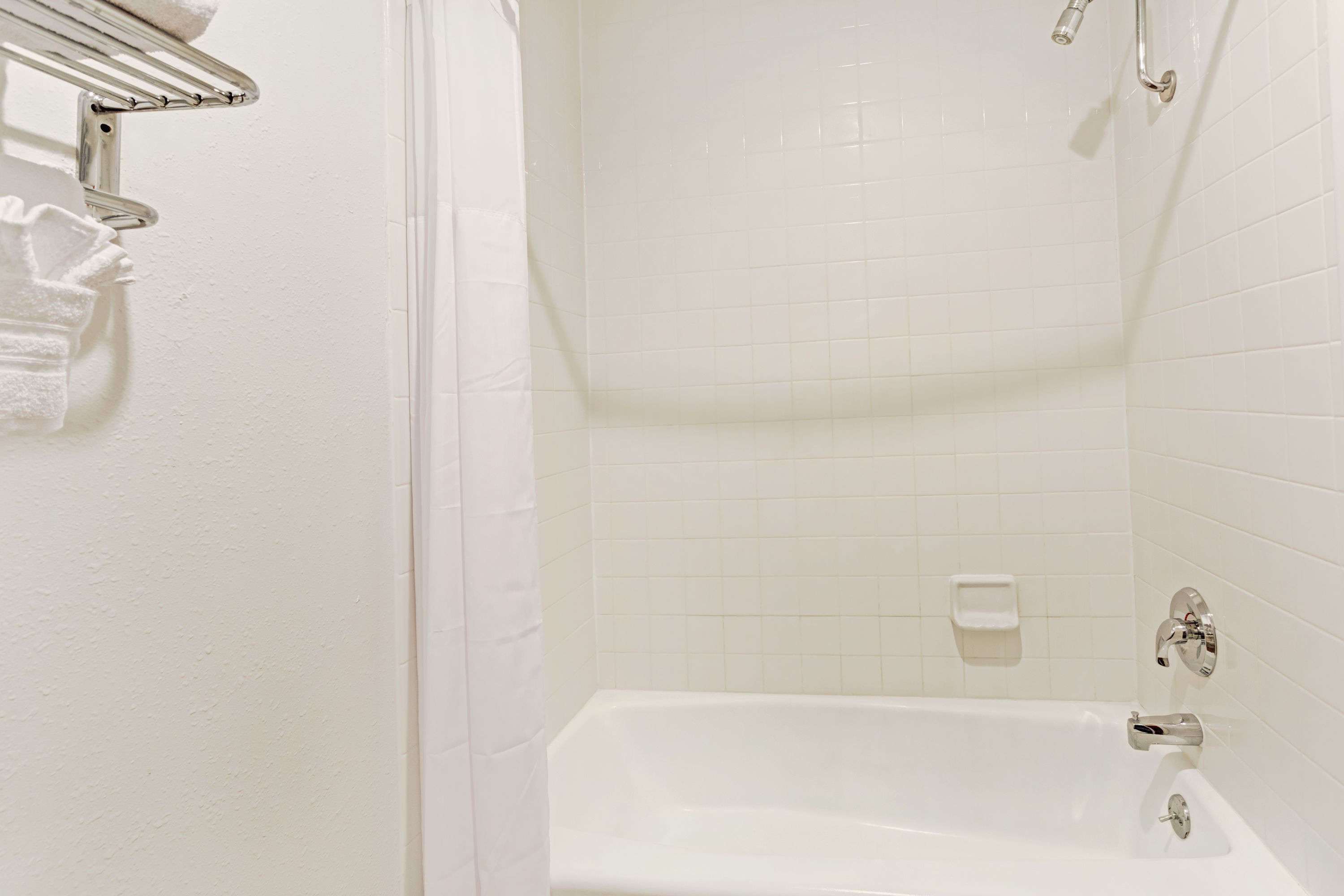 Days Inn & Suites by Wyndham Santa Rosa