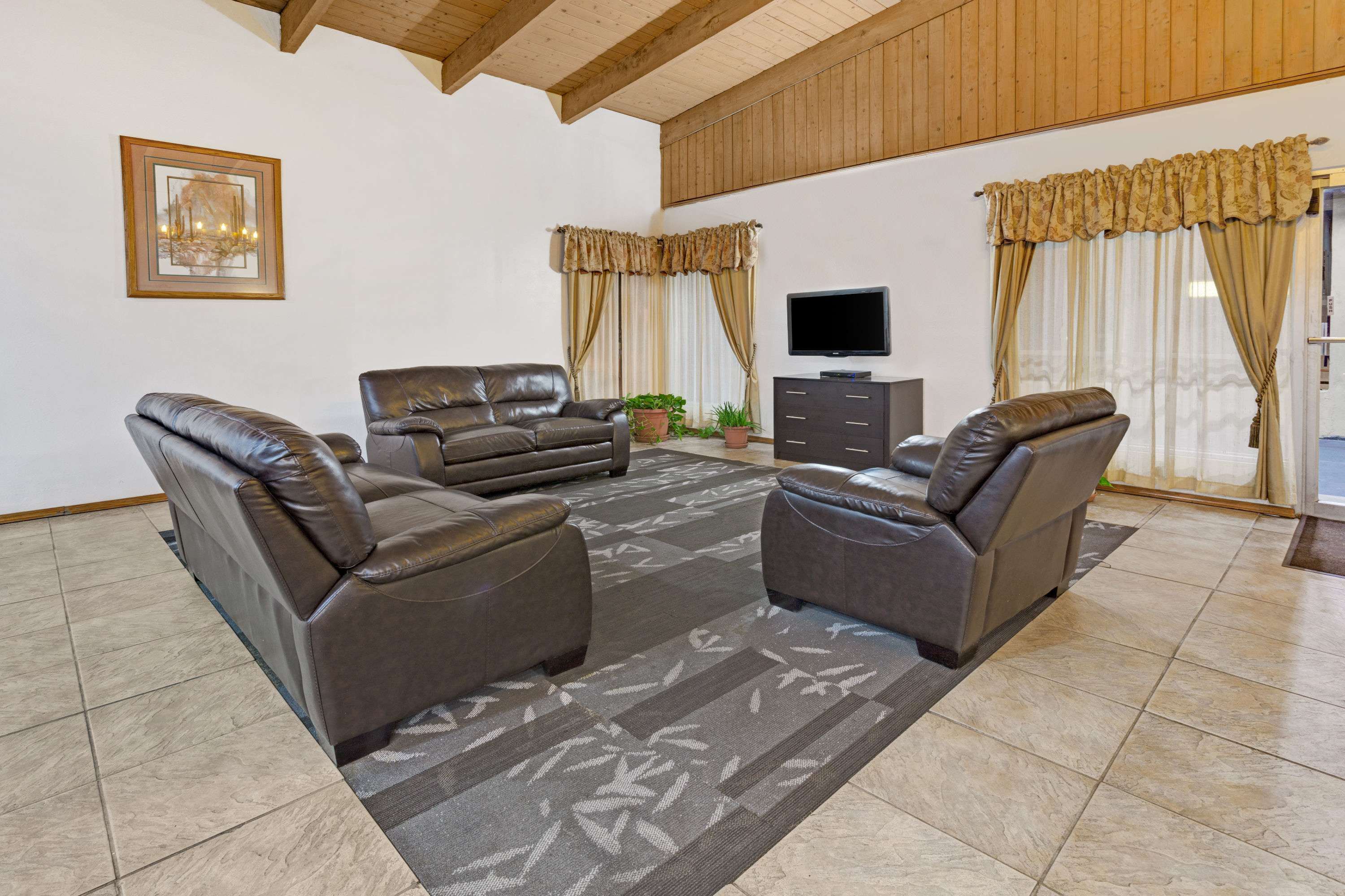 Days Inn & Suites by Wyndham Santa Rosa