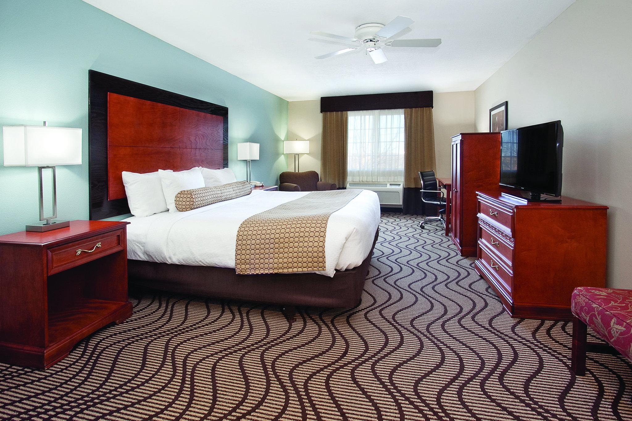 Days Inn & Suites by Wyndham Santa Rosa