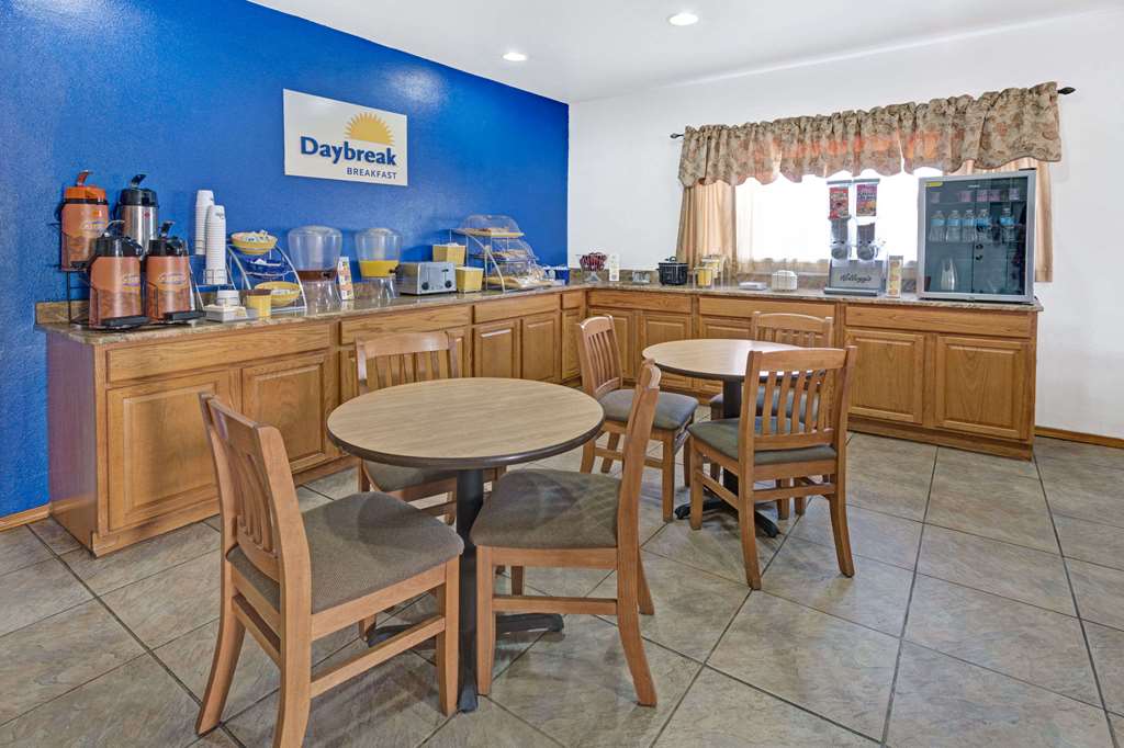Days Inn & Suites by Wyndham Santa Rosa