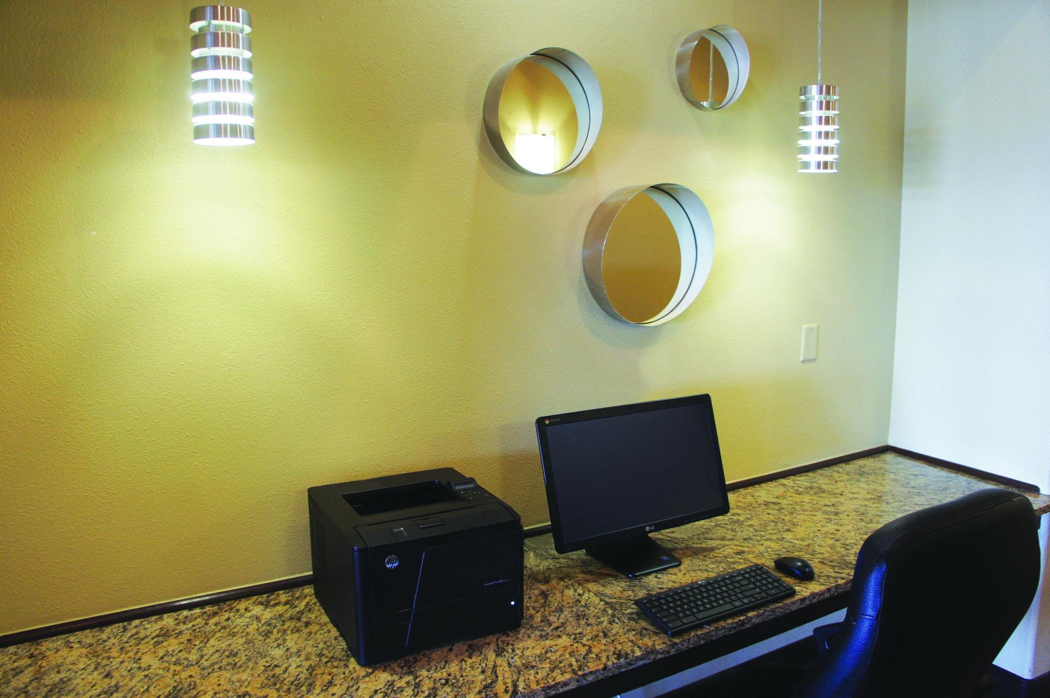 Days Inn & Suites by Wyndham Santa Rosa