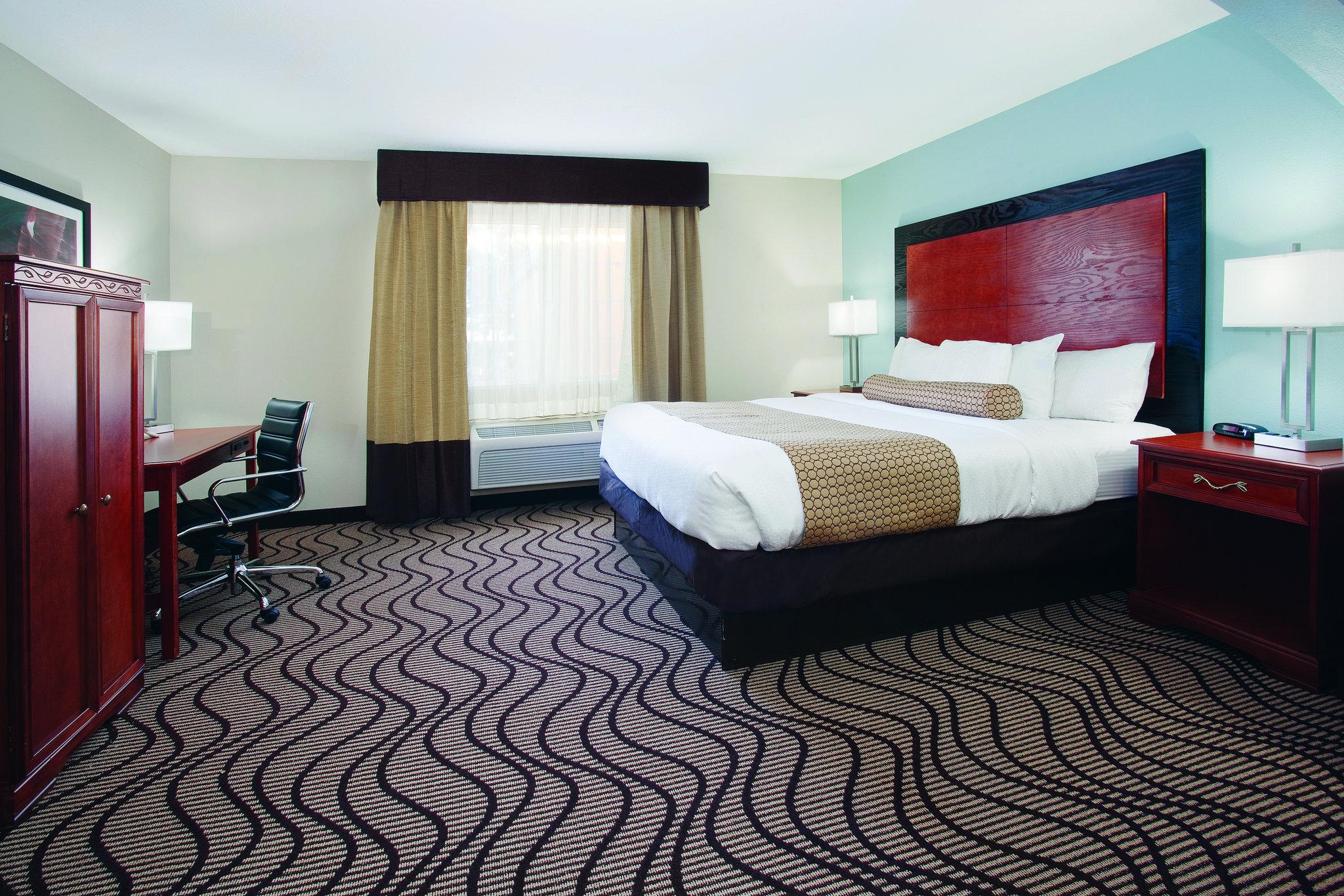 Days Inn & Suites by Wyndham Santa Rosa