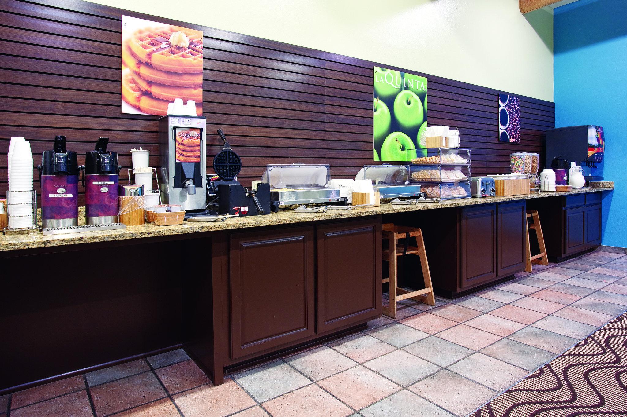 Days Inn & Suites by Wyndham Santa Rosa