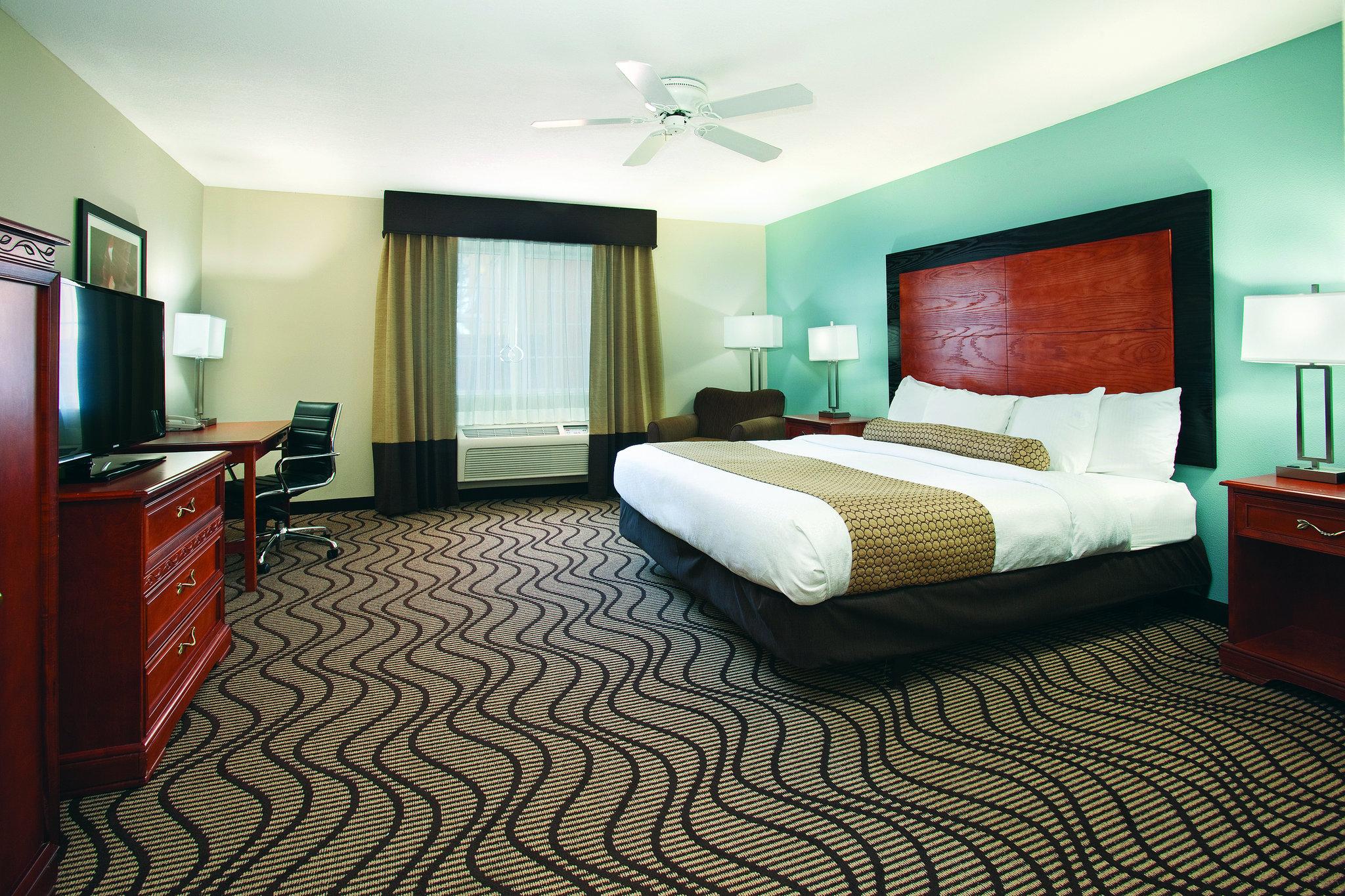 Days Inn & Suites by Wyndham Santa Rosa