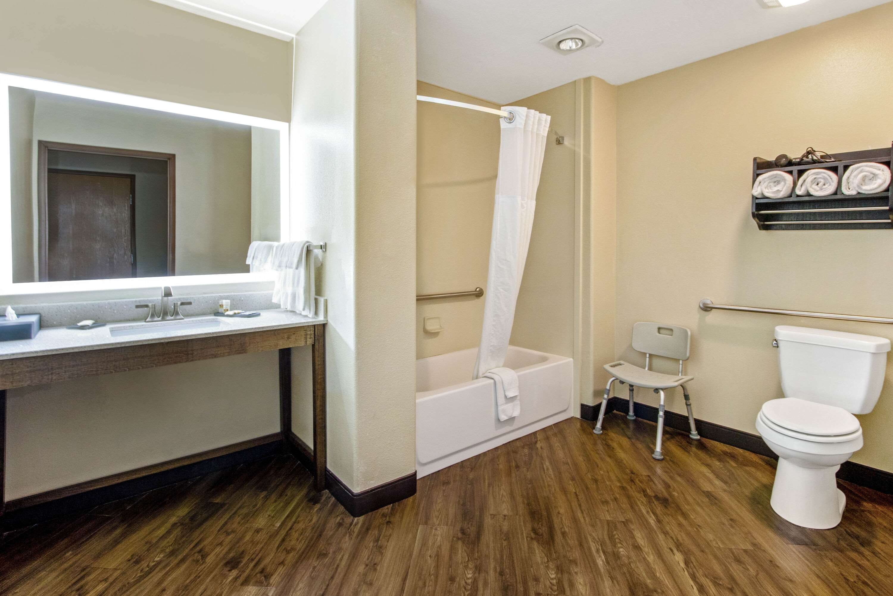 La Quinta Inn & Suites by Wyndham Santa Rosa