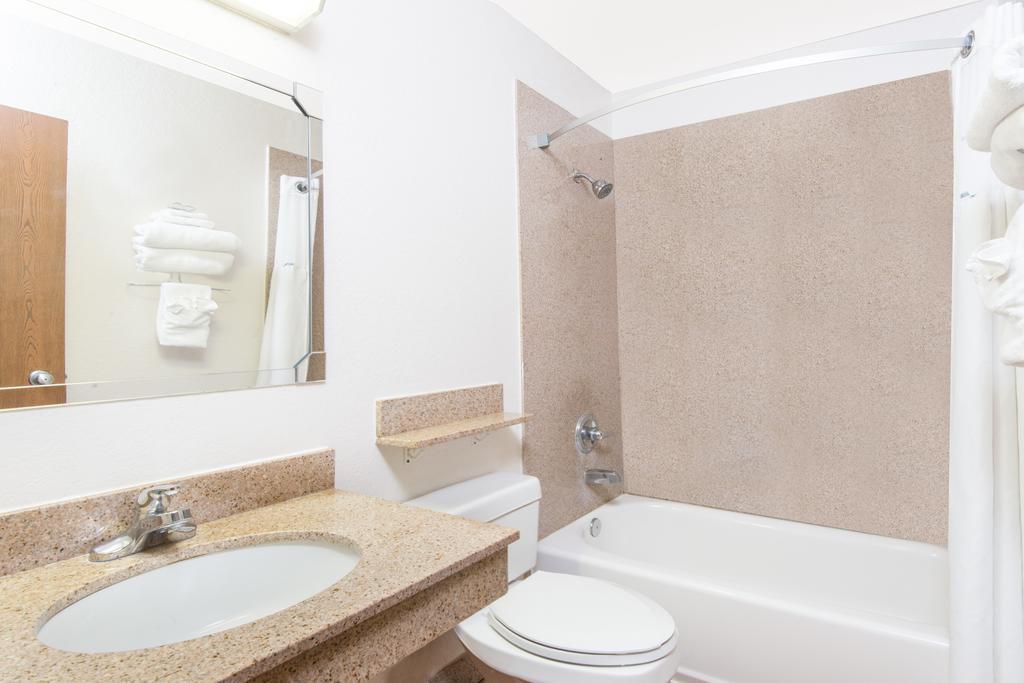 Super 8 by Wyndham Santa Rosa