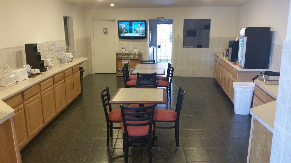 Econo Lodge Inn & Suites Socorro