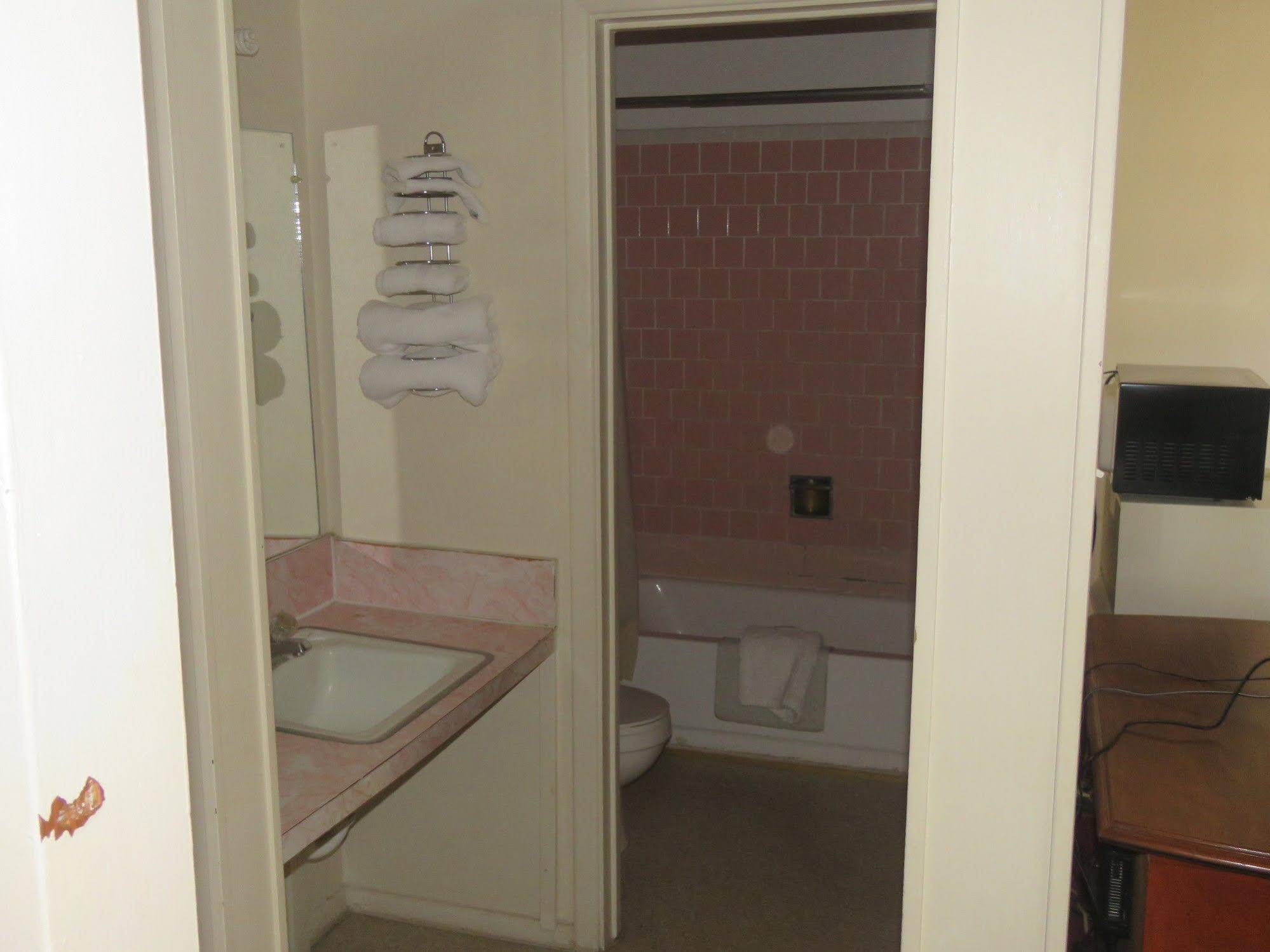 Economy Inn