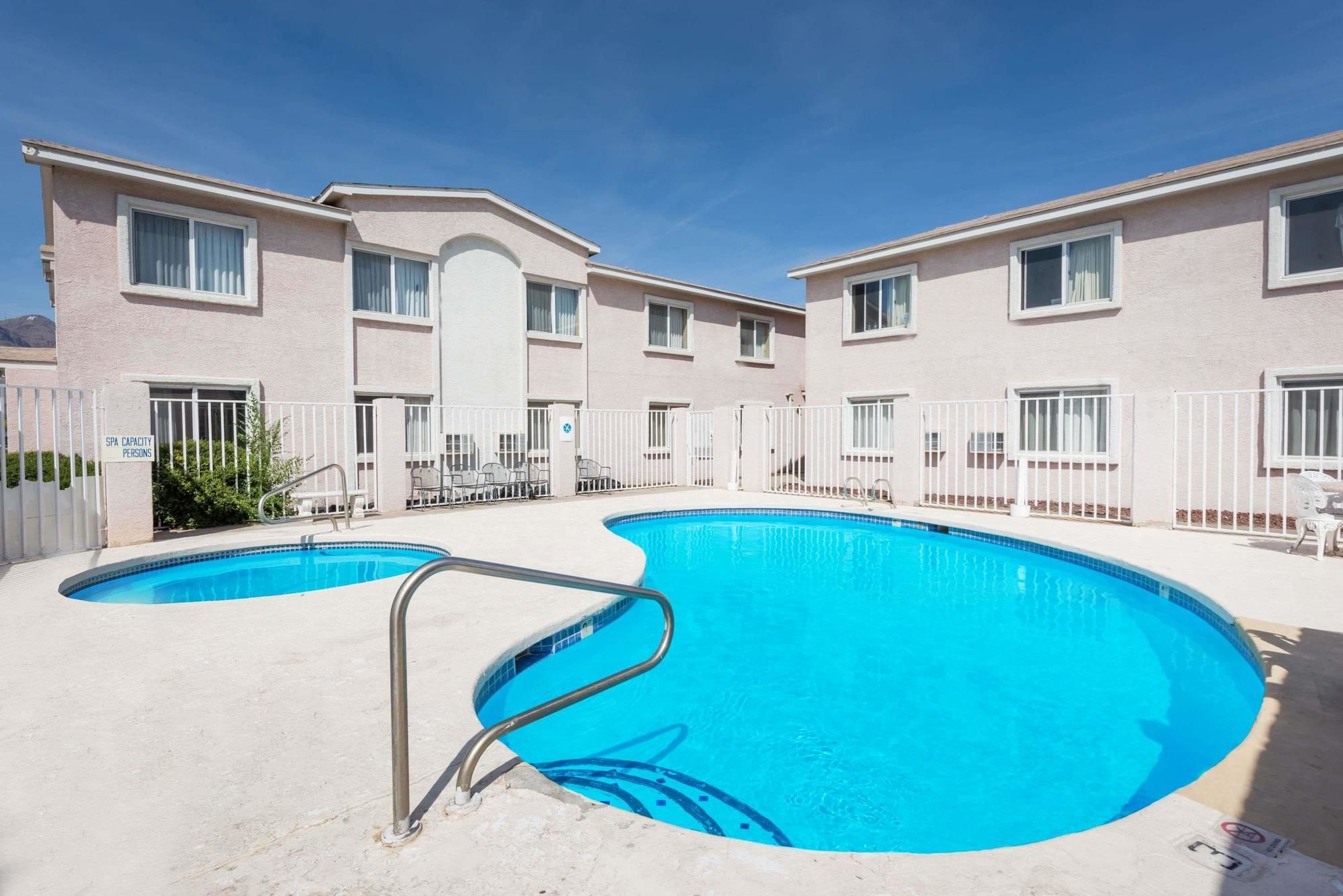 Super 8 by Wyndham Socorro