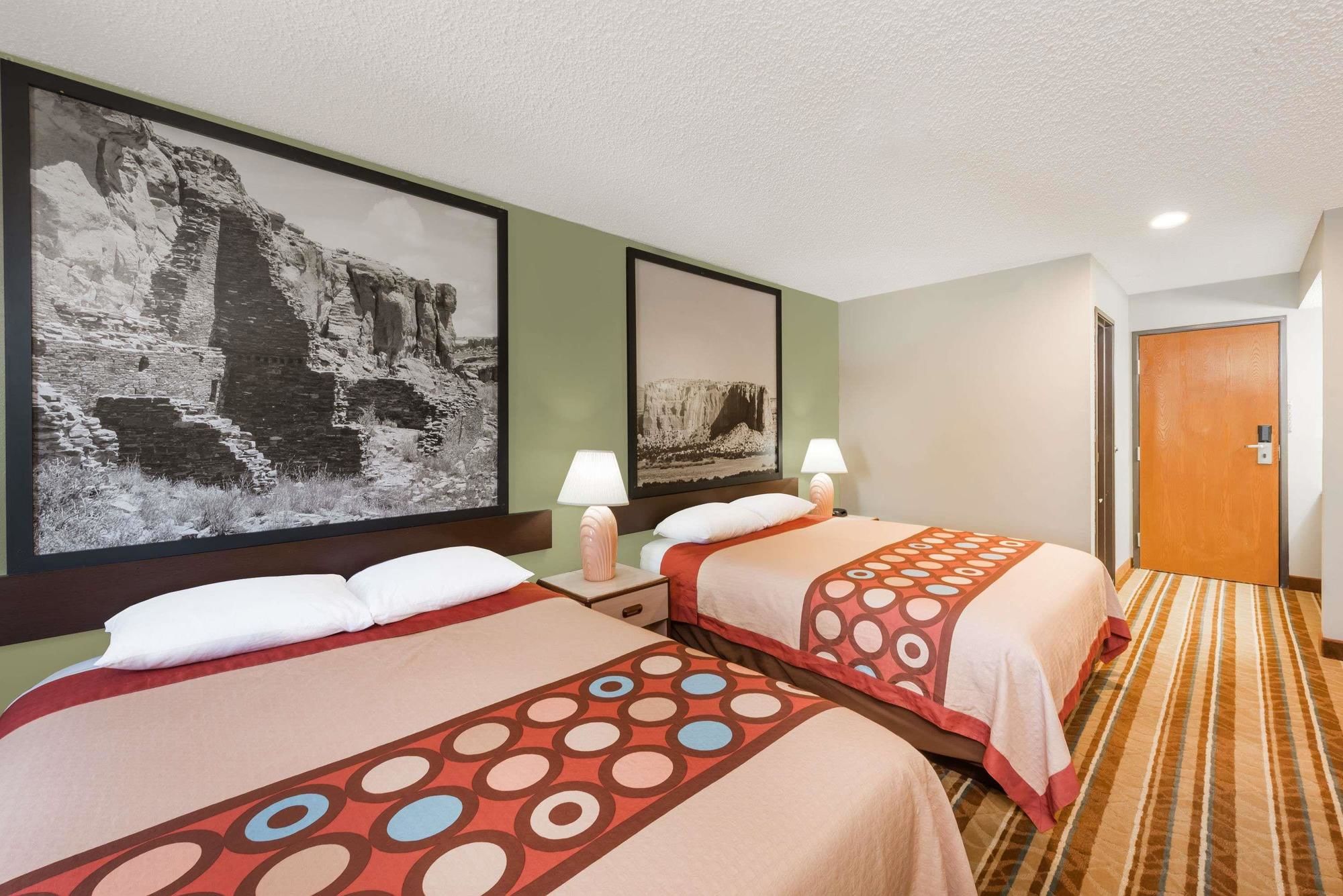 Super 8 by Wyndham Socorro