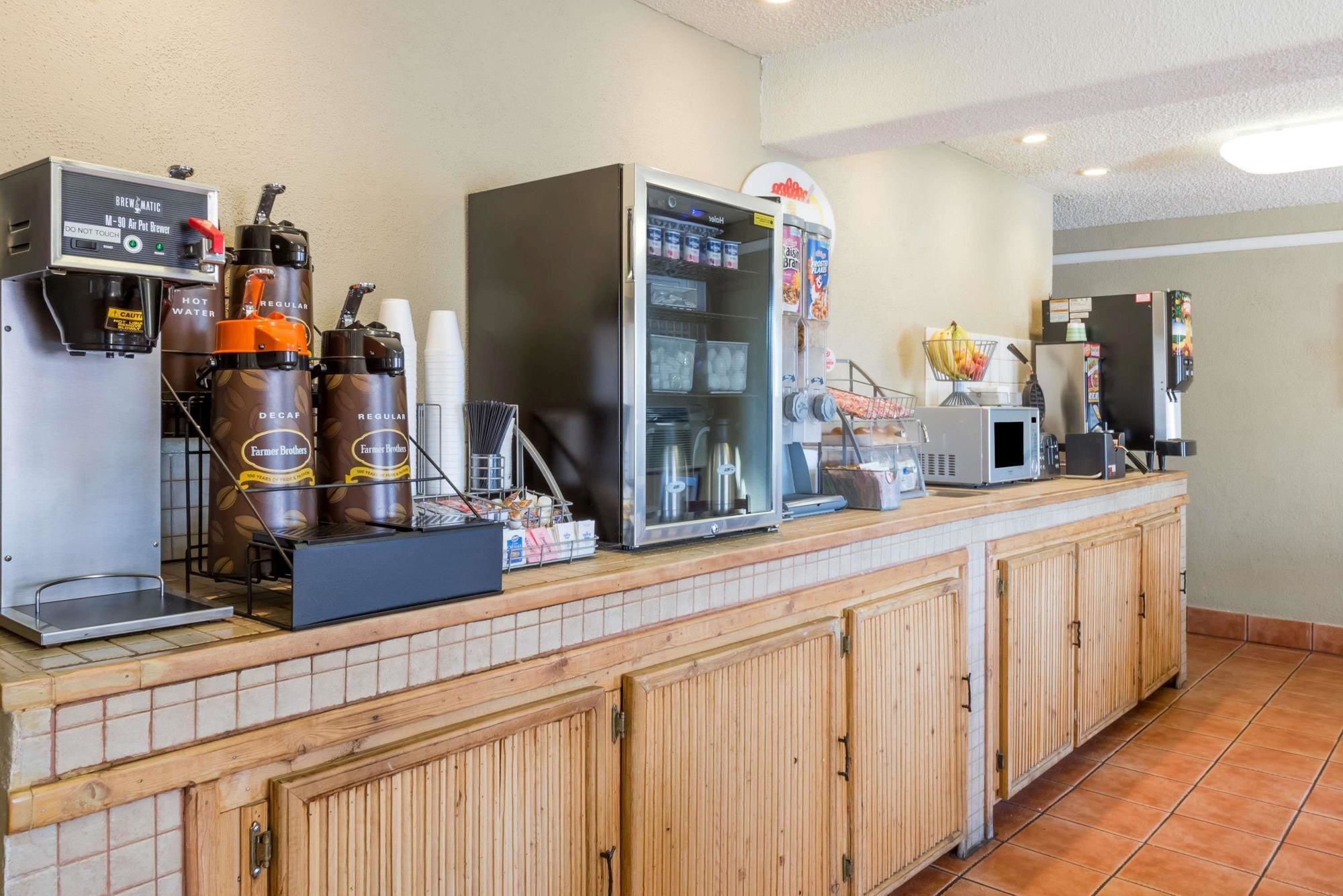 Super 8 by Wyndham Socorro