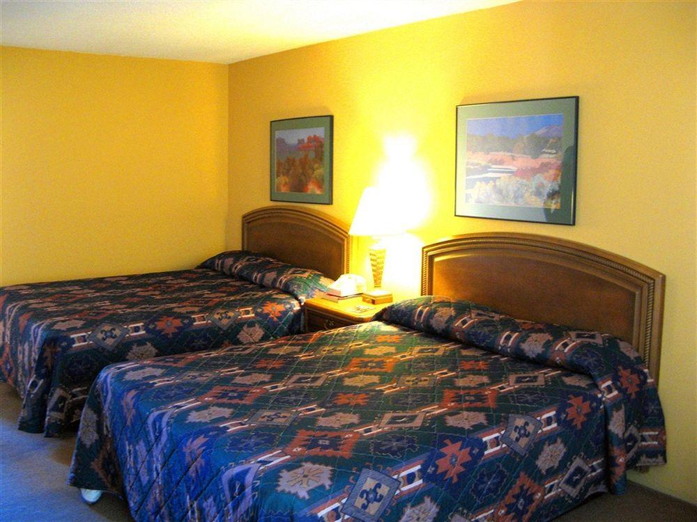 Indian Hills Inn, Taos Plaza