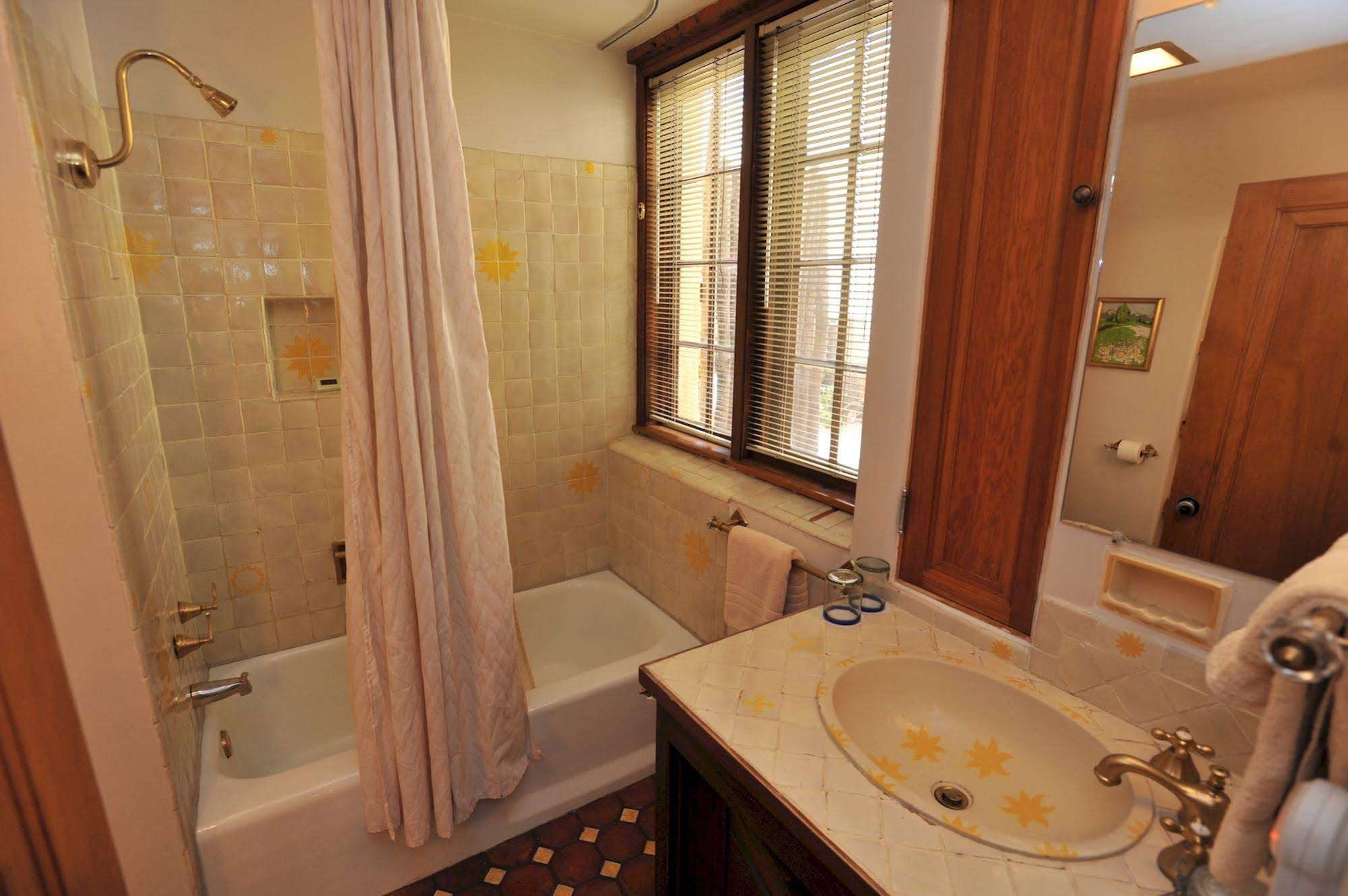 Inn on La Loma Plaza