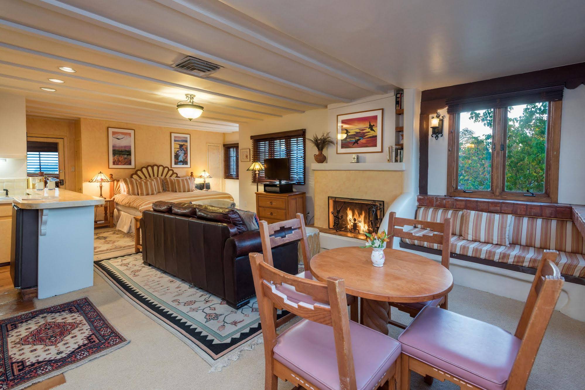 Inn on La Loma Plaza