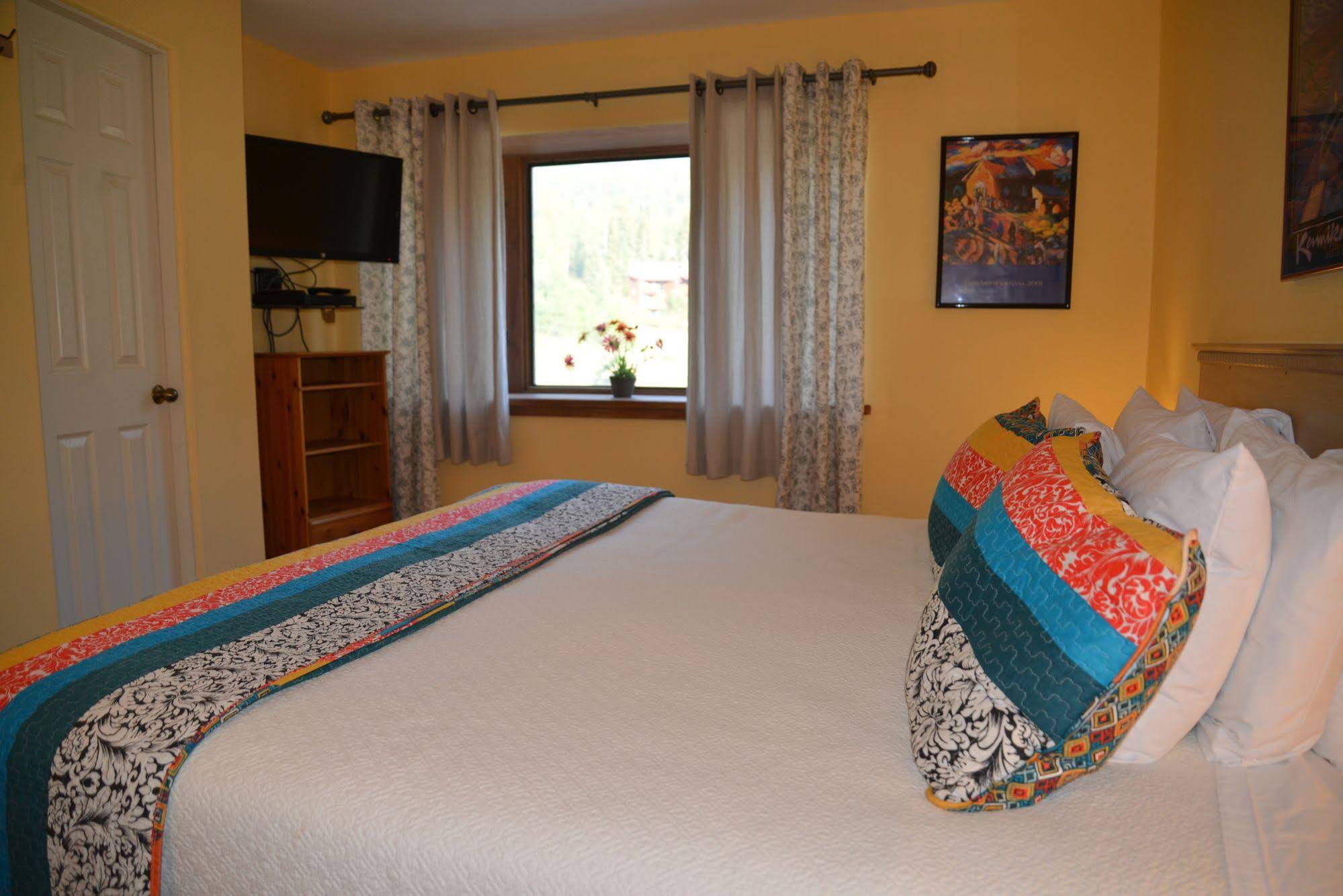 Powderhorn Suites & Condominiums