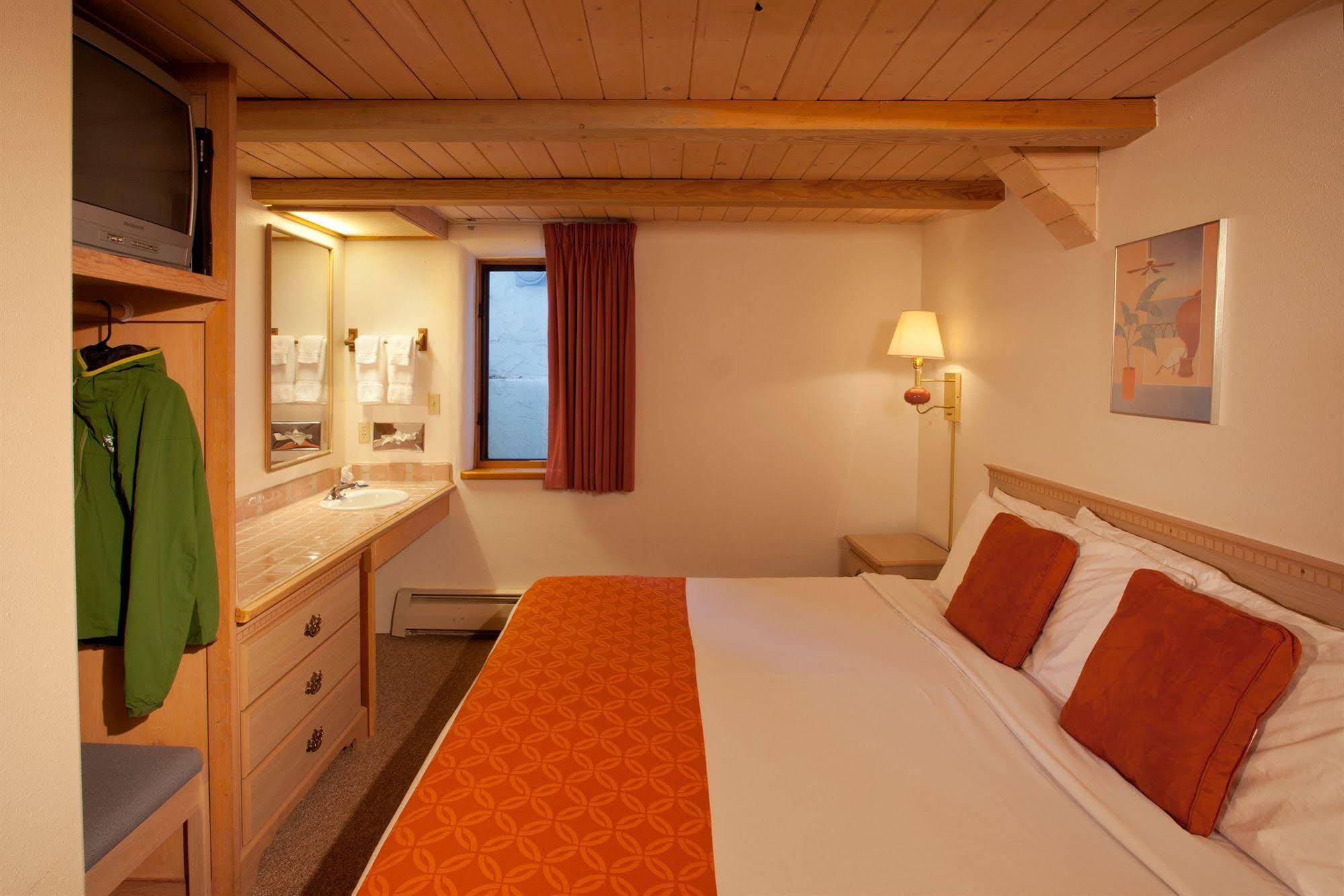 Powderhorn Suites & Condominiums