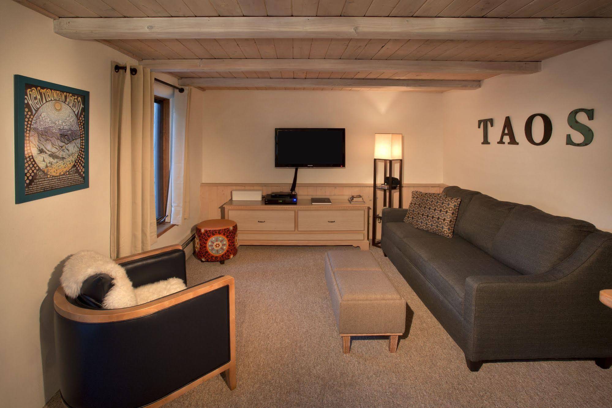 Powderhorn Suites & Condominiums