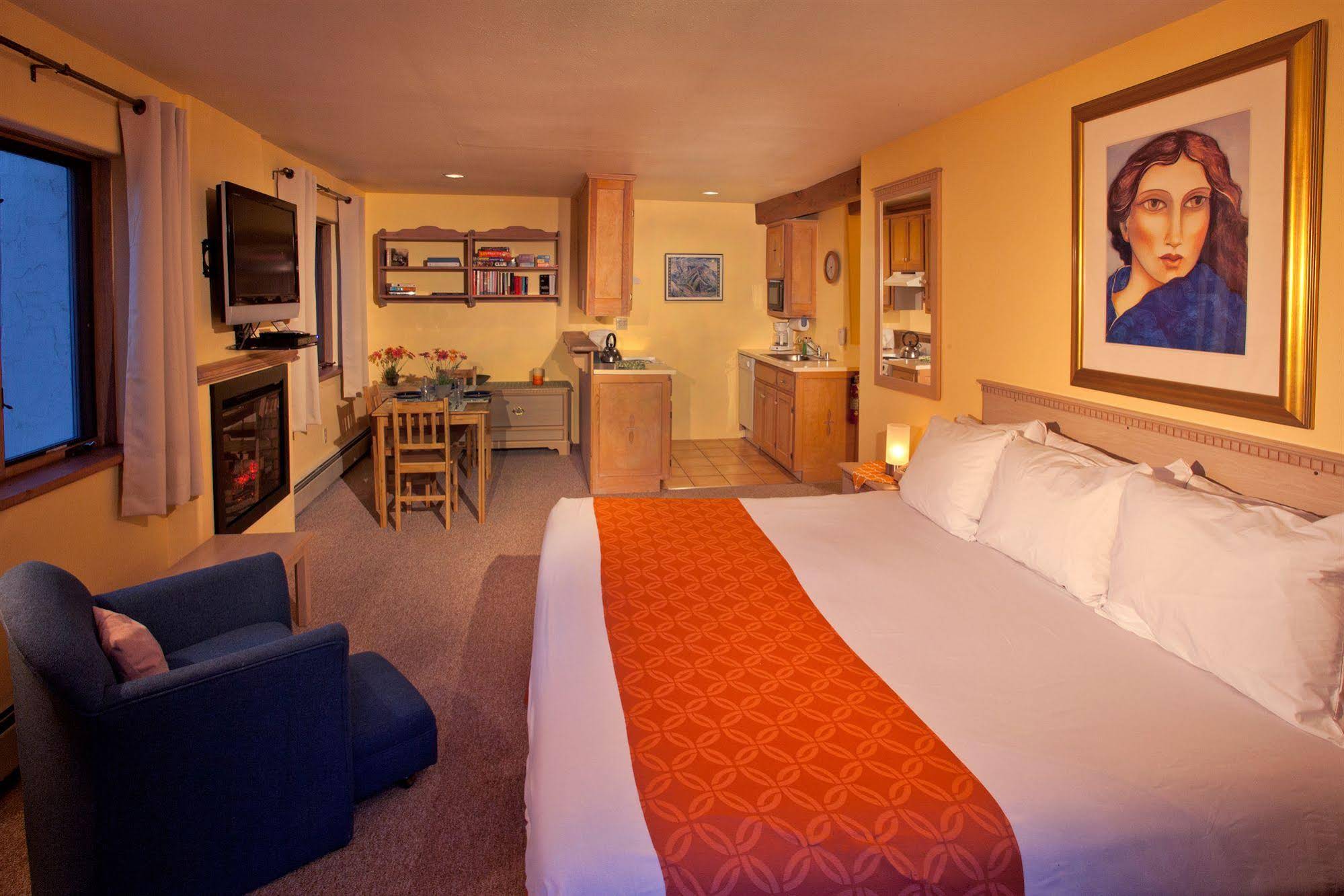 Powderhorn Suites & Condominiums