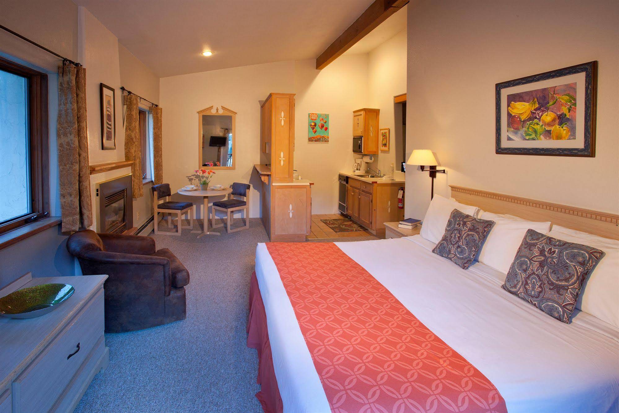 Powderhorn Suites & Condominiums