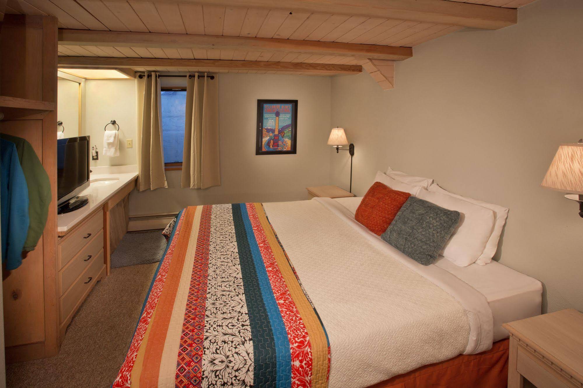 Powderhorn Suites & Condominiums