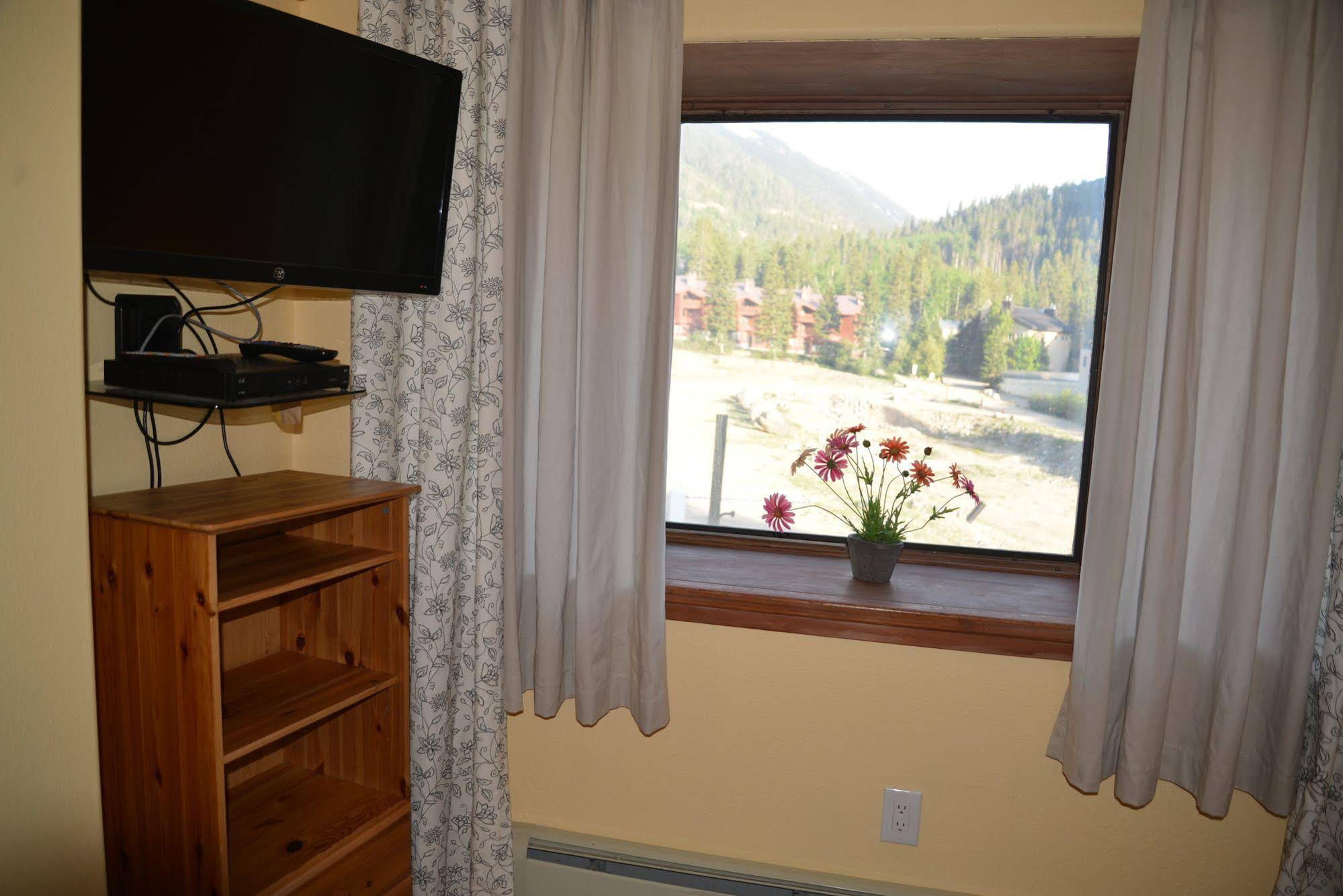 Powderhorn Suites & Condominiums