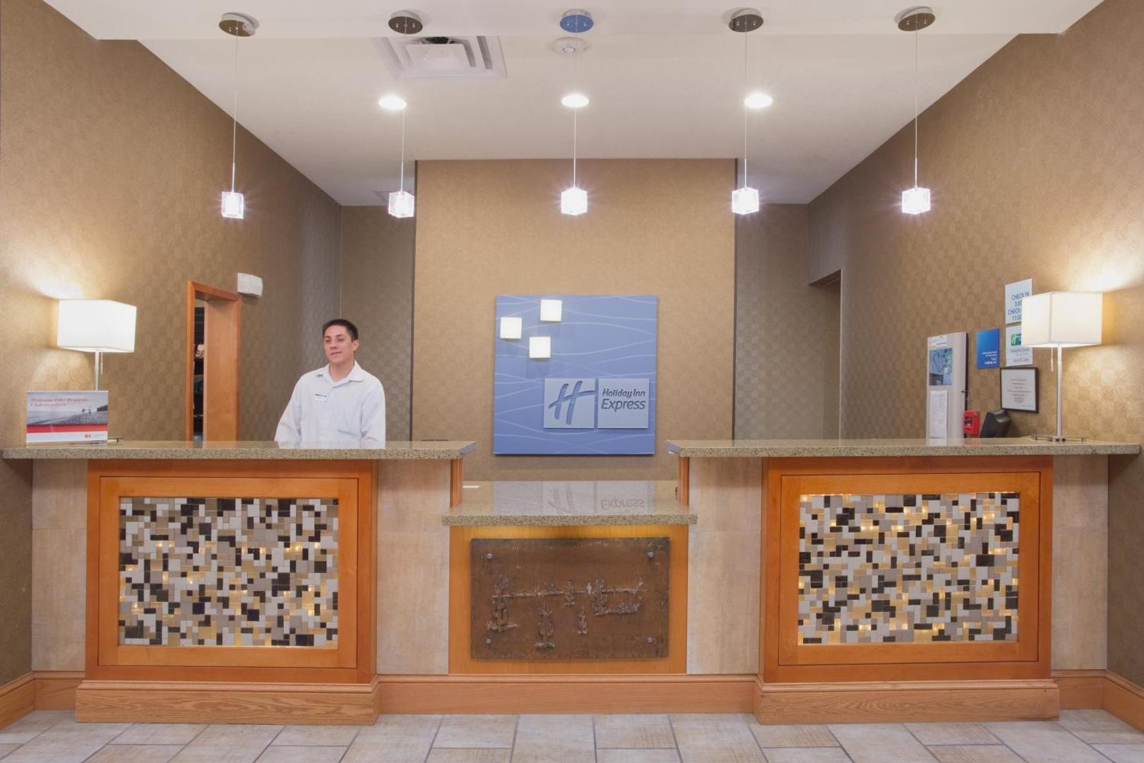 Holiday Inn Express Hotel & Suites Truth