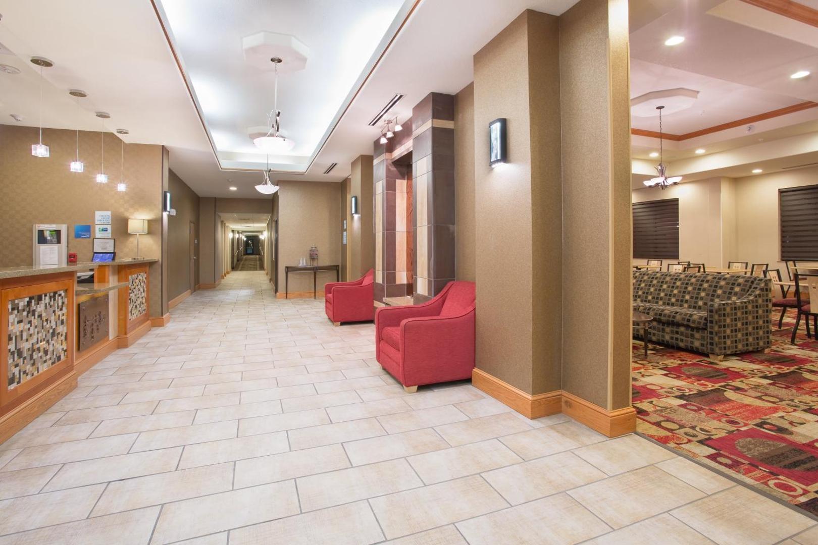 Holiday Inn Express Hotel & Suites Truth
