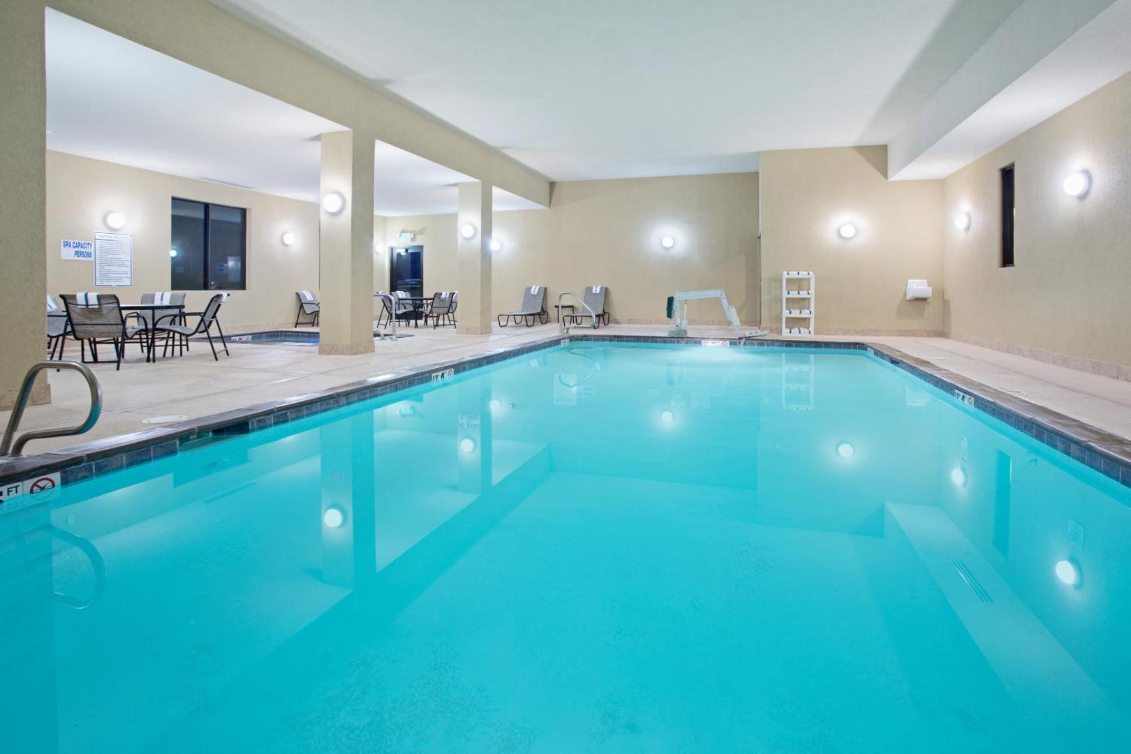 Holiday Inn Express Hotel & Suites Truth