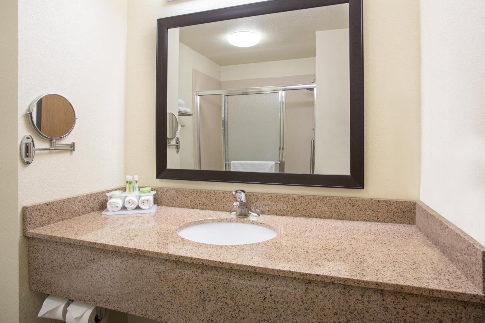 Holiday Inn Express Hotel & Suites Truth