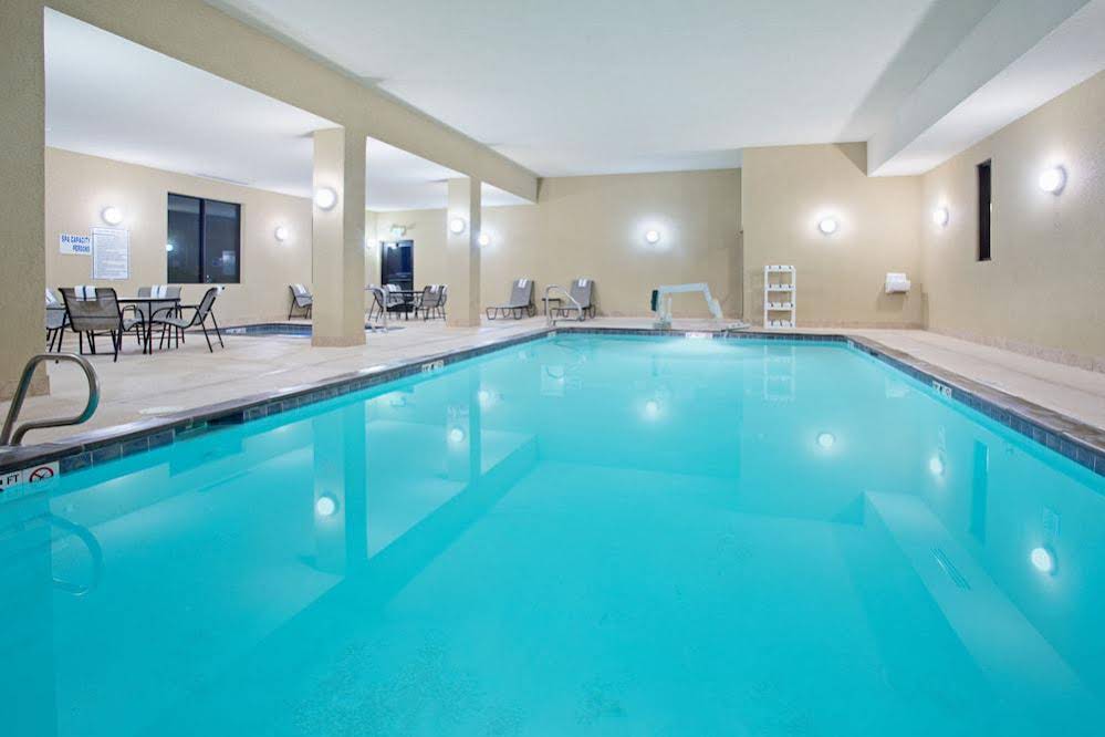 Holiday Inn Express Hotel & Suites Truth